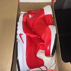 Grade-school size 7y Nike Presto Extreme (bright crimson/university red)